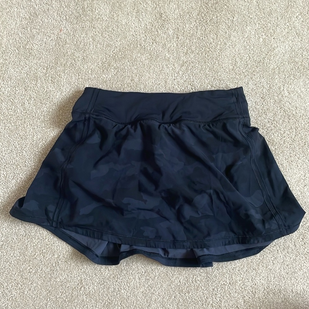 SIZE 4 Lululemon Pace Rival Mid Rise Skirt (camo)